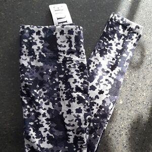 NWT HUE gray camo leggings